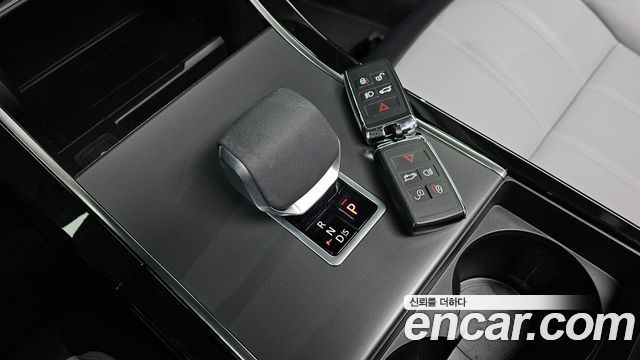 Land Rover Range Rover Evoque 2025 — photo 9