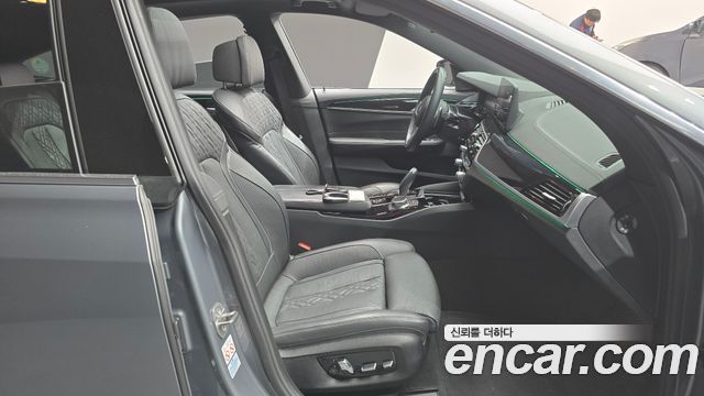 BMW Gran Turismo 2023 — photo 10
