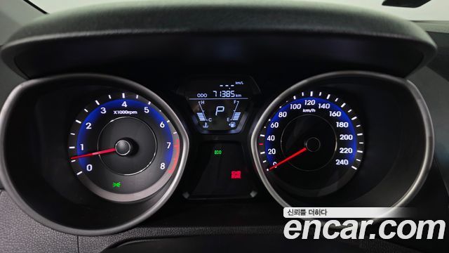 Hyundai AVANTE 2012 — photo 8