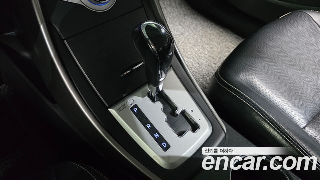 Hyundai AVANTE 2012 — photo 9