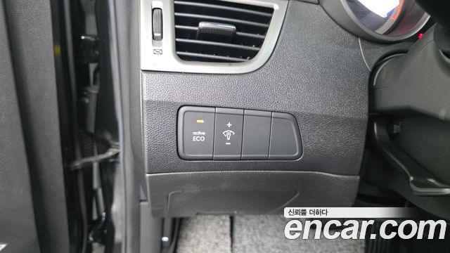 Hyundai AVANTE 2012 — photo 13