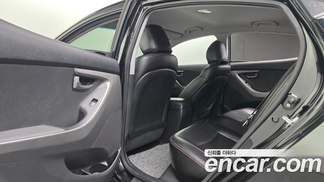 Hyundai AVANTE 2012 — photo 18