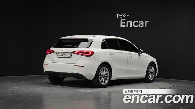 Mercedes-Benz A-Class 2019 — photo 2