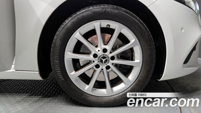 Mercedes-Benz A-Class 2019 — photo 5