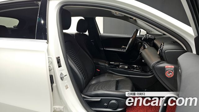 Mercedes-Benz A-Class 2019 — photo 10