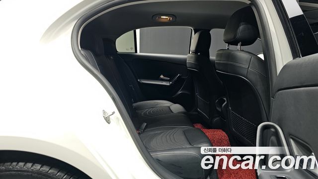 Mercedes-Benz A-Class 2019 — photo 12