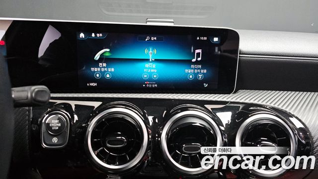 Mercedes-Benz A-Class 2019 — photo 14