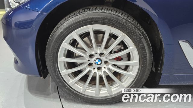 BMW 5-Series 2020 — photo 5