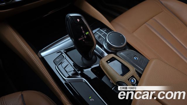BMW 5-Series 2020 — photo 9