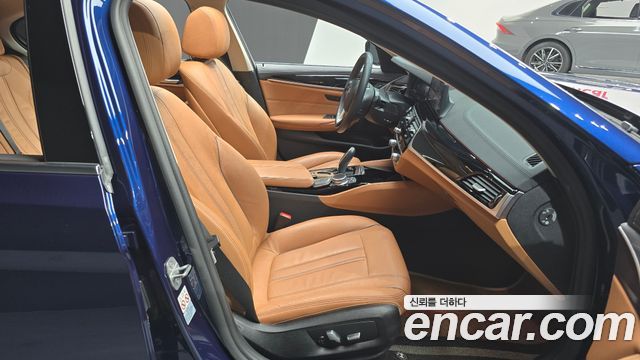 BMW 5-Series 2020 — photo 10