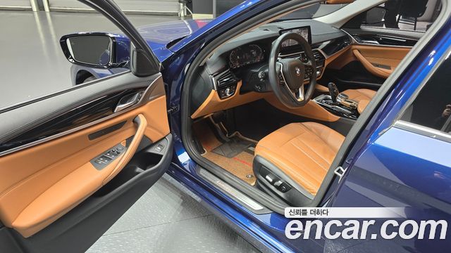 BMW 5-Series 2020 — photo 11
