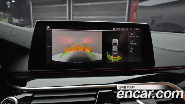 BMW 5-Series 2020 — photo 15