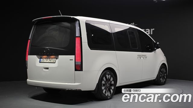 Hyundai Staria 2022 — photo 2