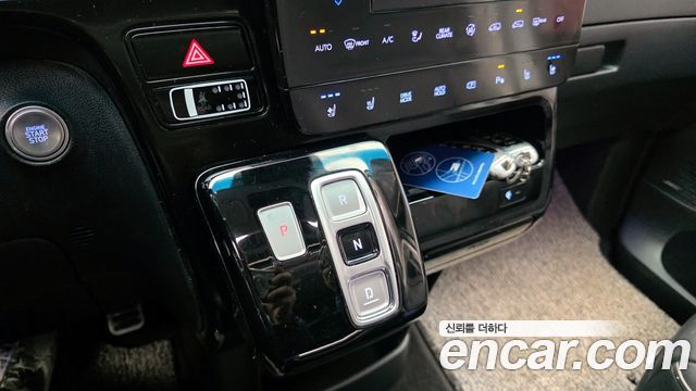 Hyundai Staria 2022 — photo 9