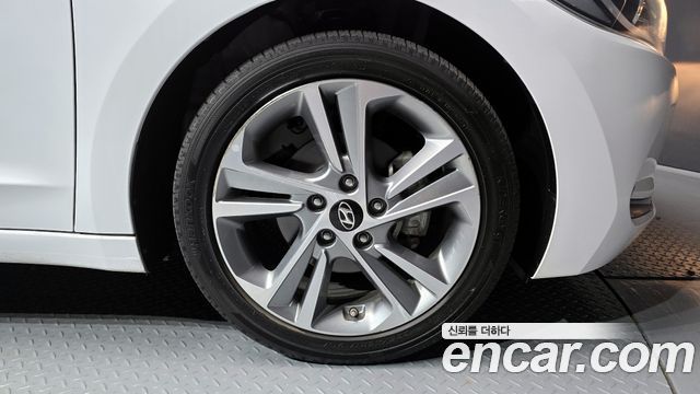 Hyundai AVANTE 2018 — photo 5