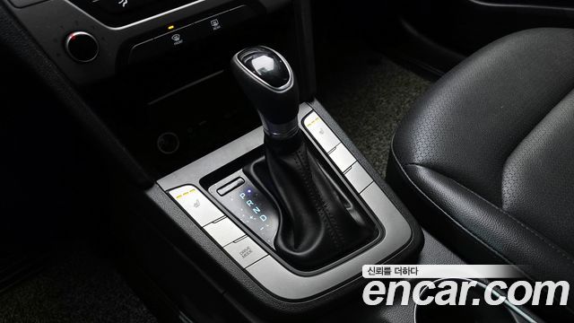 Hyundai AVANTE 2018 — photo 9