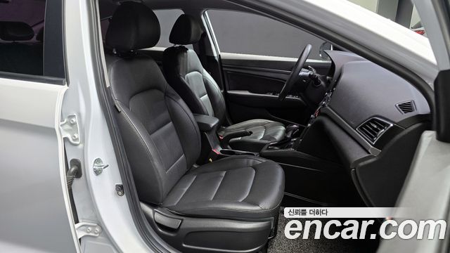 Hyundai AVANTE 2018 — photo 10