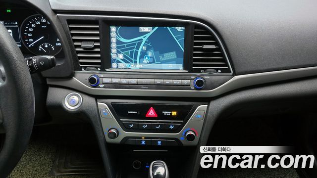 Hyundai AVANTE 2018 — photo 15