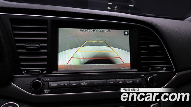 Hyundai AVANTE 2018 — photo 16