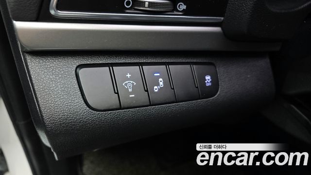 Hyundai AVANTE 2018 — photo 17