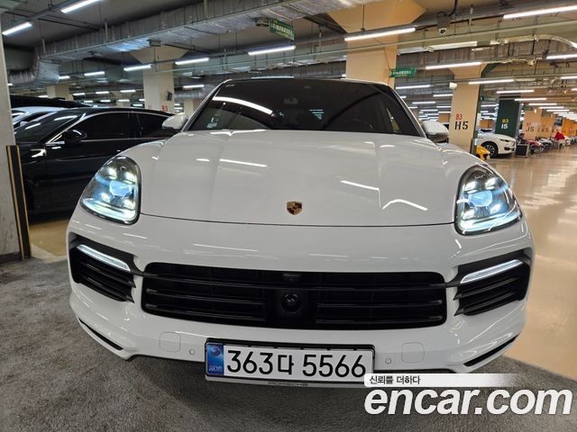 Porsche Cayenne 2022 — photo 2