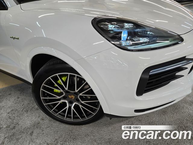 Porsche Cayenne 2022 — photo 3