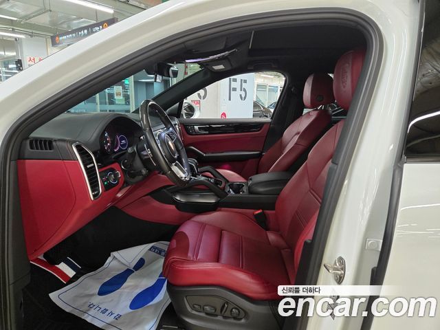 Porsche Cayenne 2022 — photo 14