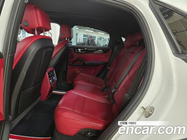 Porsche Cayenne 2022 — photo 15