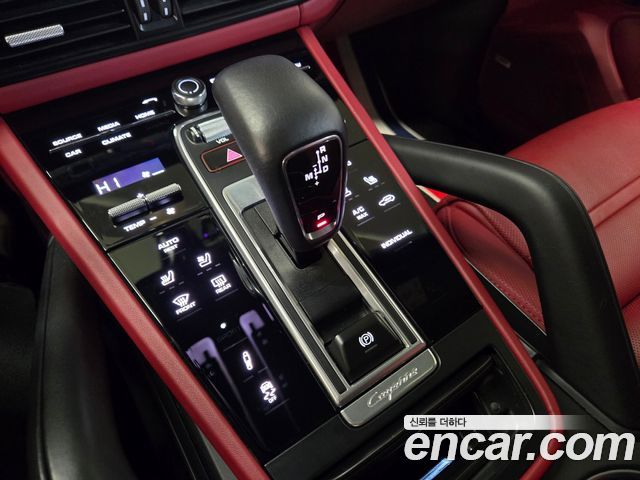 Porsche Cayenne 2022 — photo 17