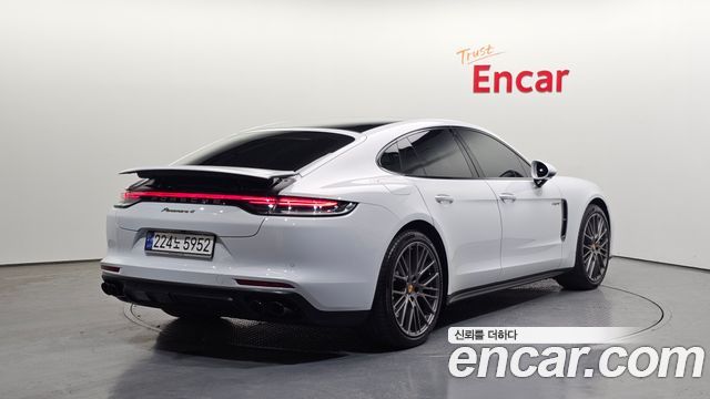 Porsche Panamera 2023 — photo 2