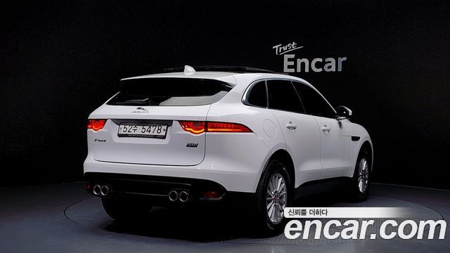 Jaguar F-PACE 2018 — photo 2