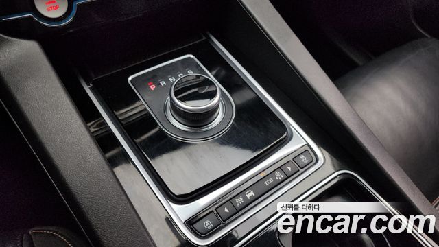 Jaguar F-PACE 2018 — photo 9
