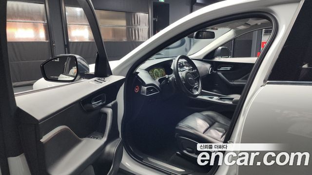 Jaguar F-PACE 2018 — photo 10