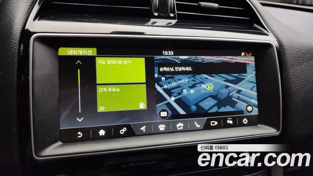 Jaguar F-PACE 2018 — photo 14