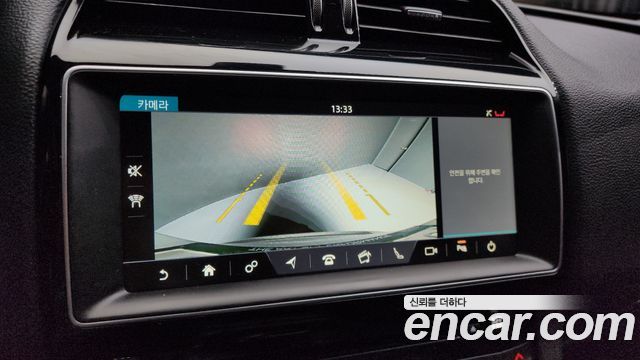Jaguar F-PACE 2018 — photo 15