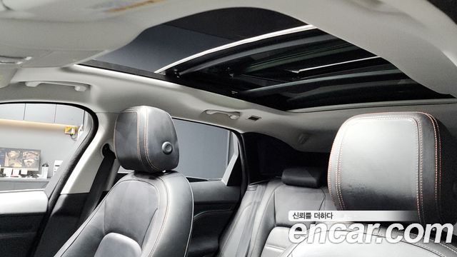 Jaguar F-PACE 2018 — photo 18