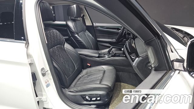 BMW 5-Series 2021 — photo 10