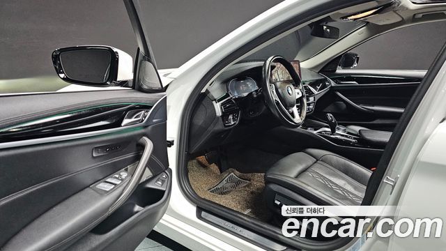 BMW 5-Series 2021 — photo 11