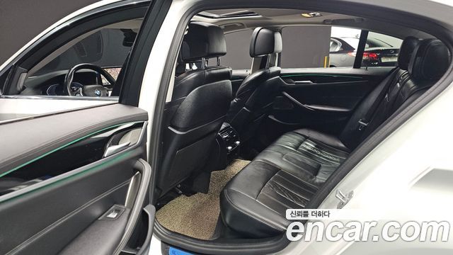 BMW 5-Series 2021 — photo 12