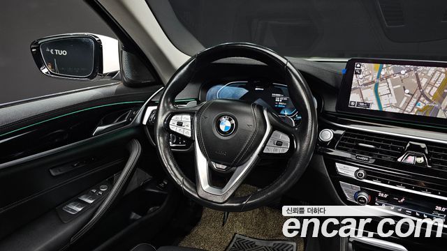 BMW 5-Series 2021 — photo 13