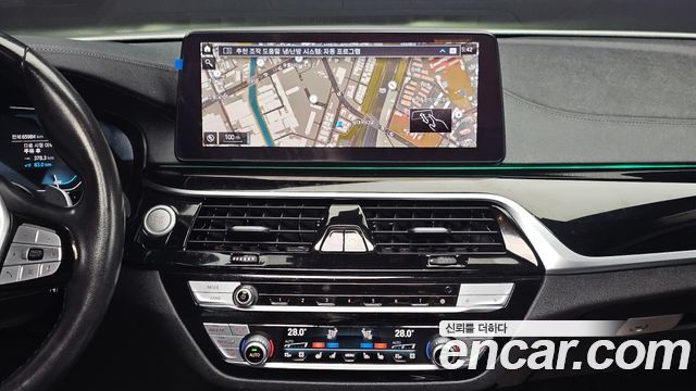 BMW 5-Series 2021 — photo 14