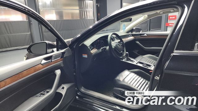 Volkswagen Passat 2018 — photo 10