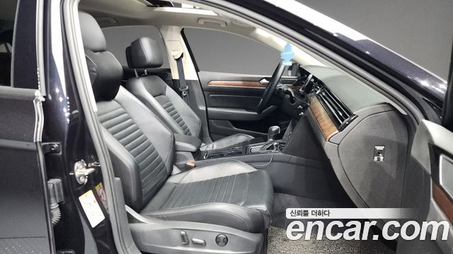Volkswagen Passat 2018 — photo 11