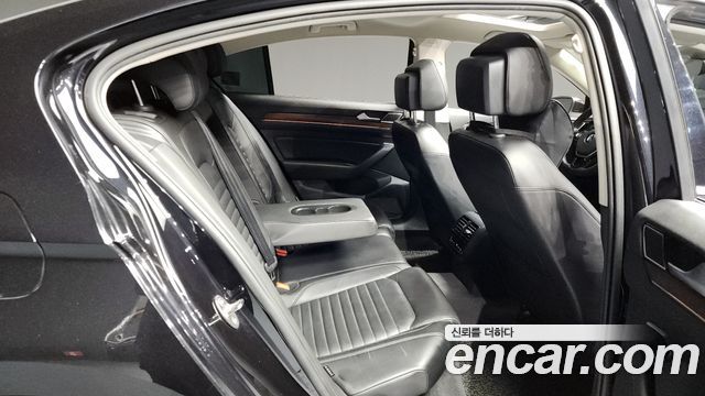 Volkswagen Passat 2018 — photo 12
