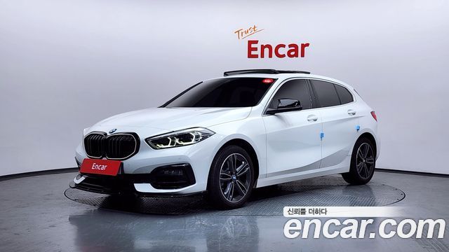 BMW 1-Series 2022 — photo 1