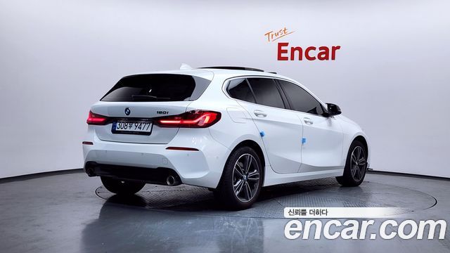 BMW 1-Series 2022 — photo 2