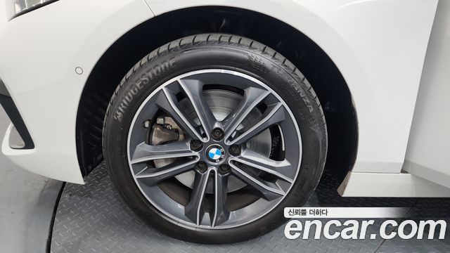 BMW 1-Series 2022 — photo 5