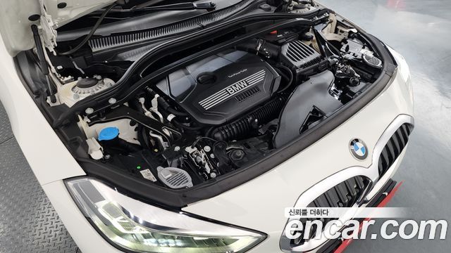 BMW 1-Series 2022 — photo 6