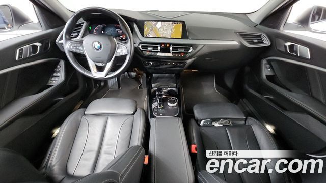 BMW 1-Series 2022 — photo 7