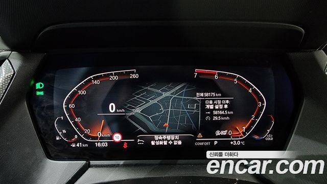 BMW 1-Series 2022 — photo 8